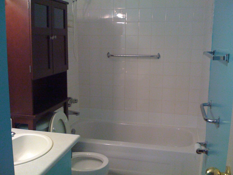 bathroom upstairs.JPG